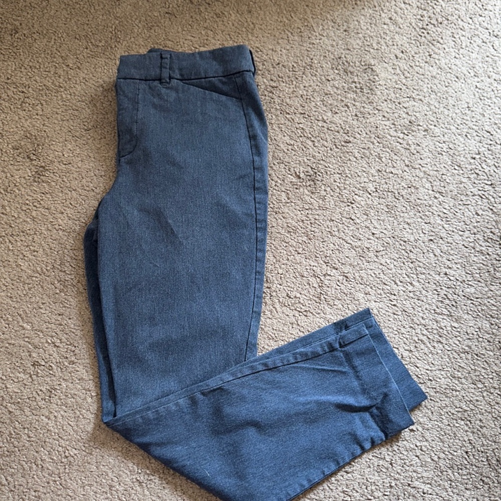 Women’s High Rise Ankle Skinny Pixie Pant. Old Navy Size 4. Denim Colored